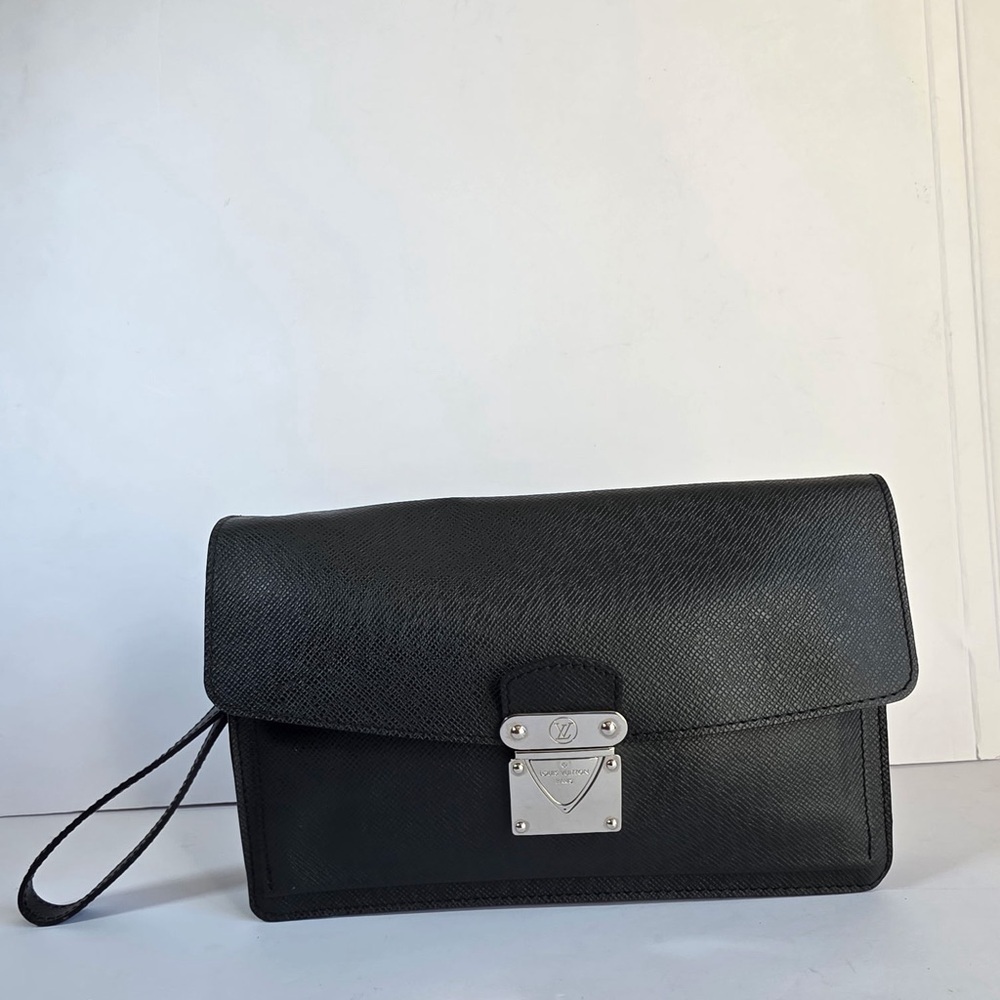 Louis Vuitton Taiga Leather Unisex Wristlet